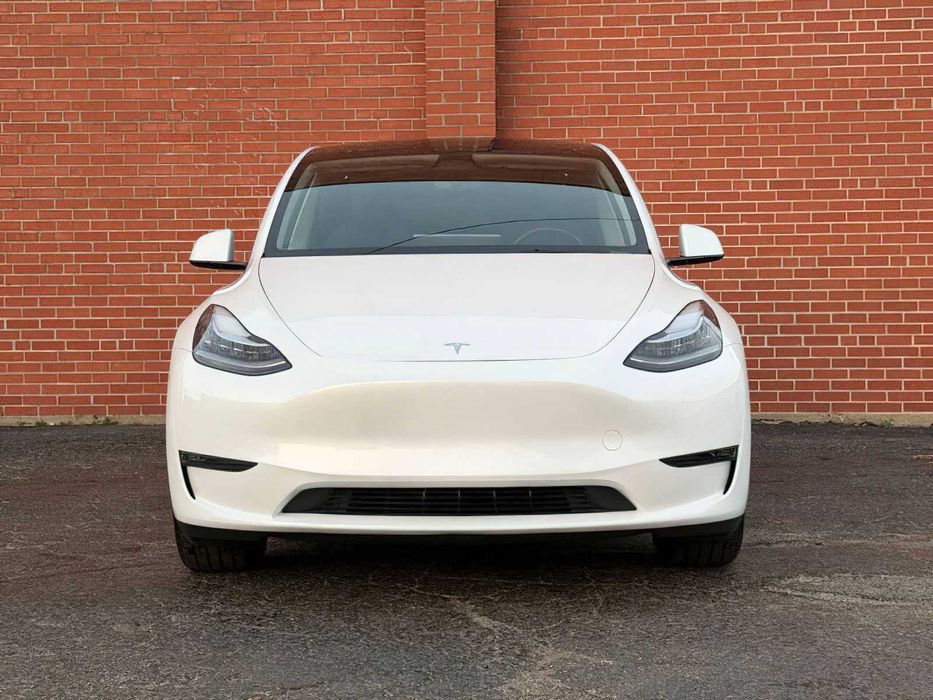 Tesla Model Y Long Range      2023