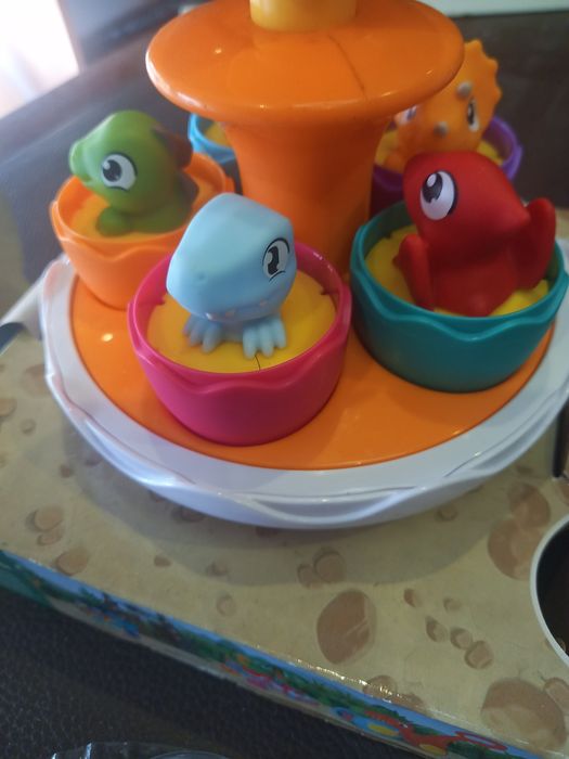 Gra TOMY Spin & Hatch Dino Eggs