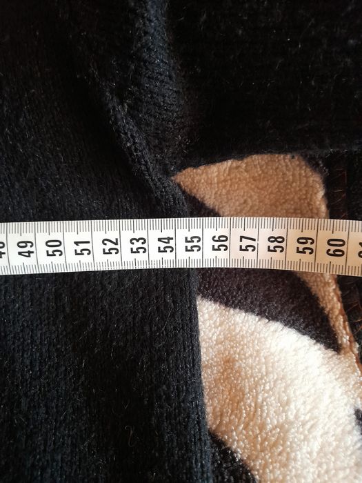 Sweter damski z haftem