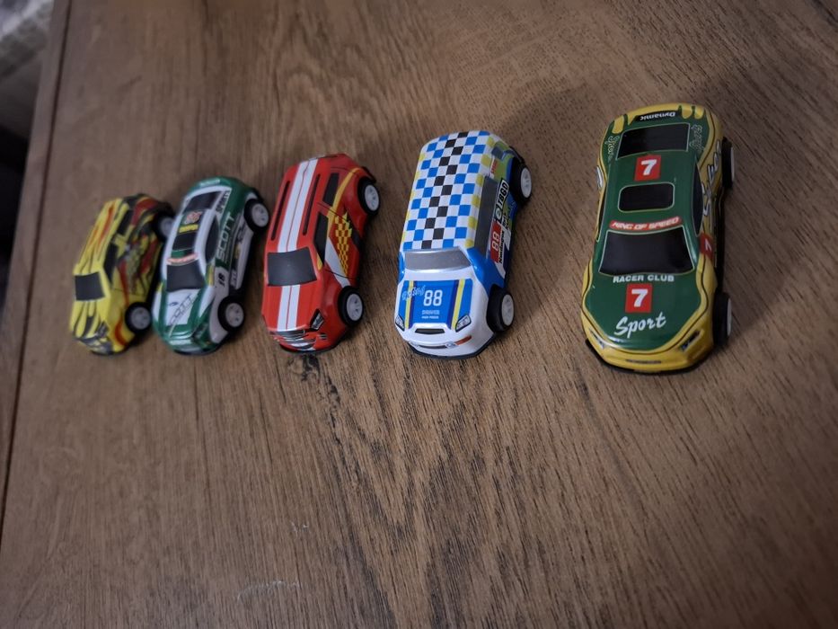 Resoraki samochodziki 5sztuk Plastikowe. Zestaw 7