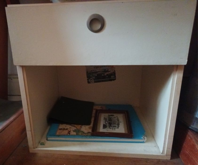 Mesa de madeira branca