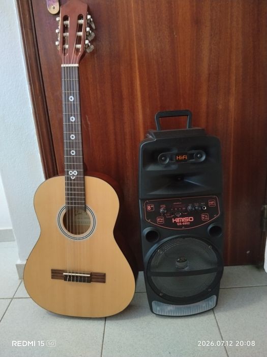 Violão  e Coluna de som