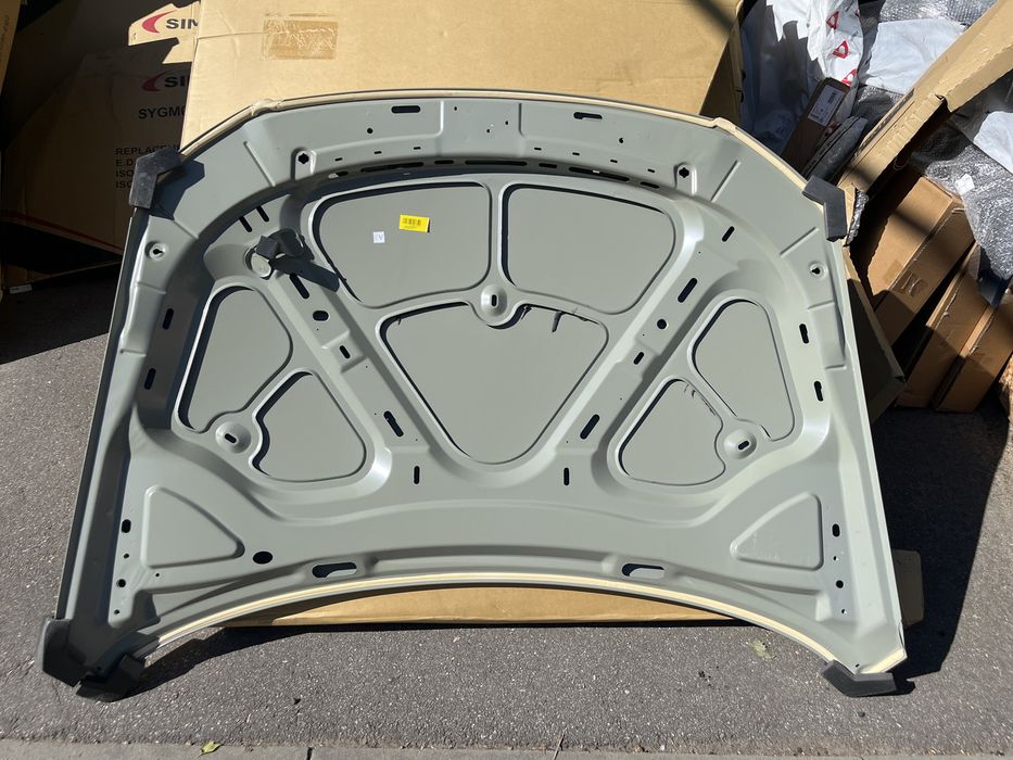 Капот Volkswagen Passat B6 3C 2005-2010 3C0823031A