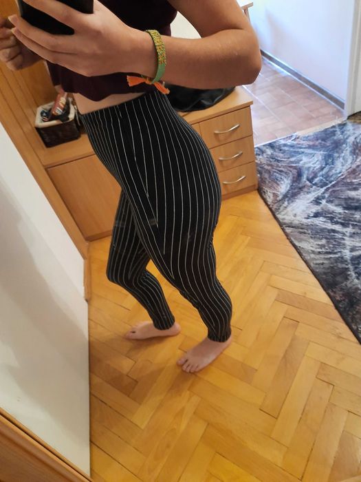Spodnie rurki w paski wysoki stan cropp
