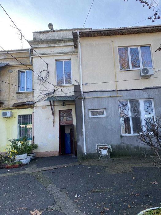 2 комнатная квартира с ремонтом на Черемушках, гараж, сарай