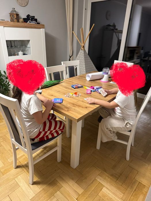 Stół do salonu z 6 krzesłami
