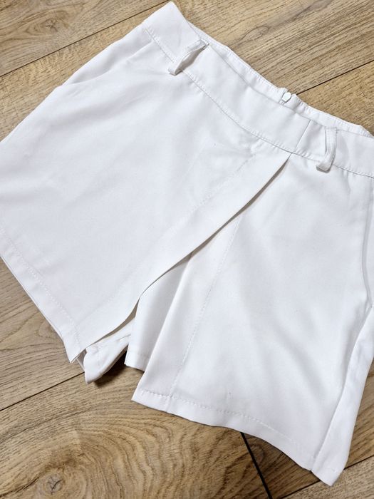Białe spodnicospodenki rozmiar L