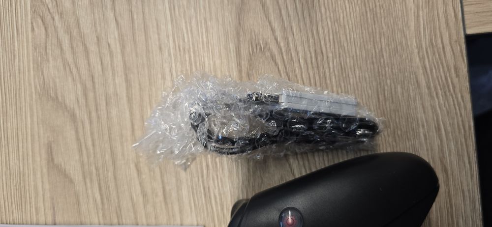 bezprzewodowy kontroler (gamepad) do gier, model RH418-F w kolorze czarnym
