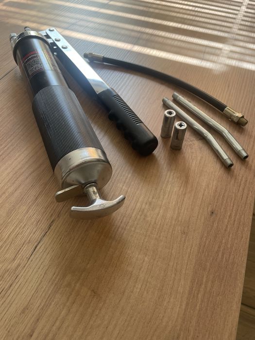 Smarownica ręczna 600ml dwutłokowa Tomimet
