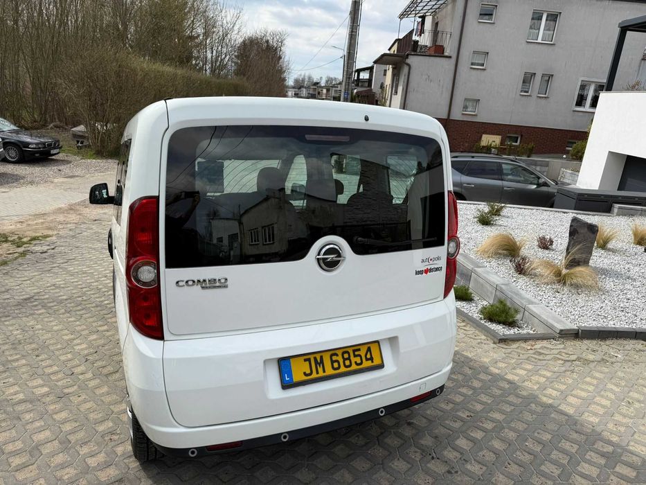 Opel Combo 1,4benzyna  7 osobowy tylko 116tys przebiegu super stan