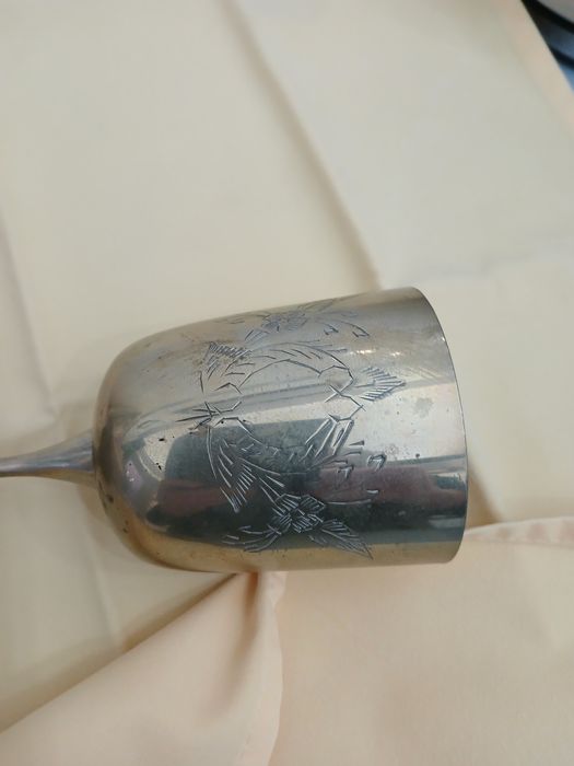 Antigo cálice de eucarístia em prata