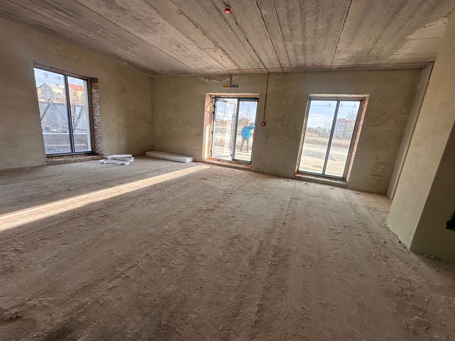 Оренда комерції 60м,ЖК Садова Алея,Пустомити,фасадне,1 поверх,4 вікна