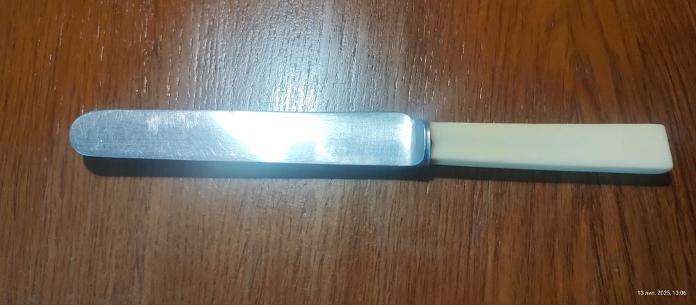 Старовинний англійський столовий ніж.