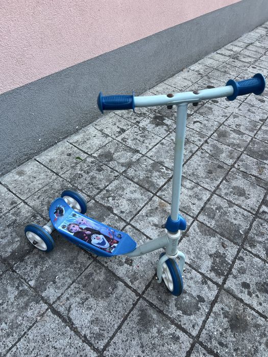 Trotinete da frozen  ideal para 4/5 anos