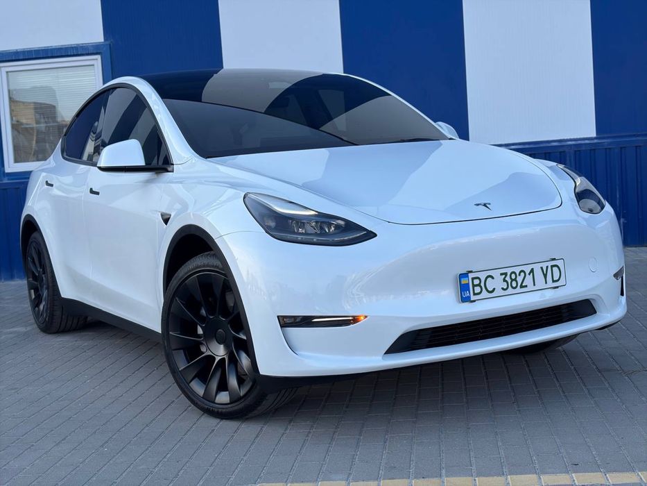 Tesla Model Y 2024 року