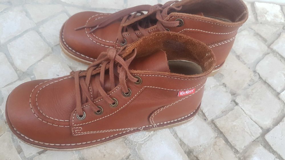 Botas rapaz Kickers como novas