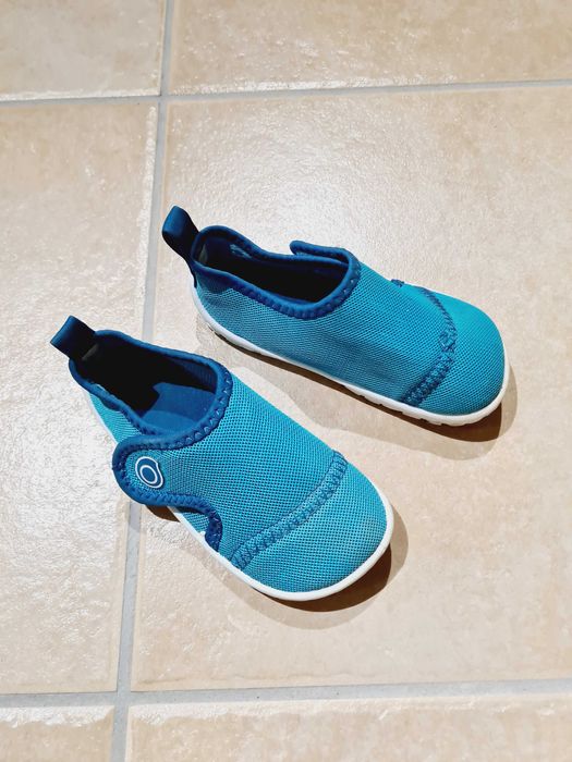 Crocs antiderrapantes criança