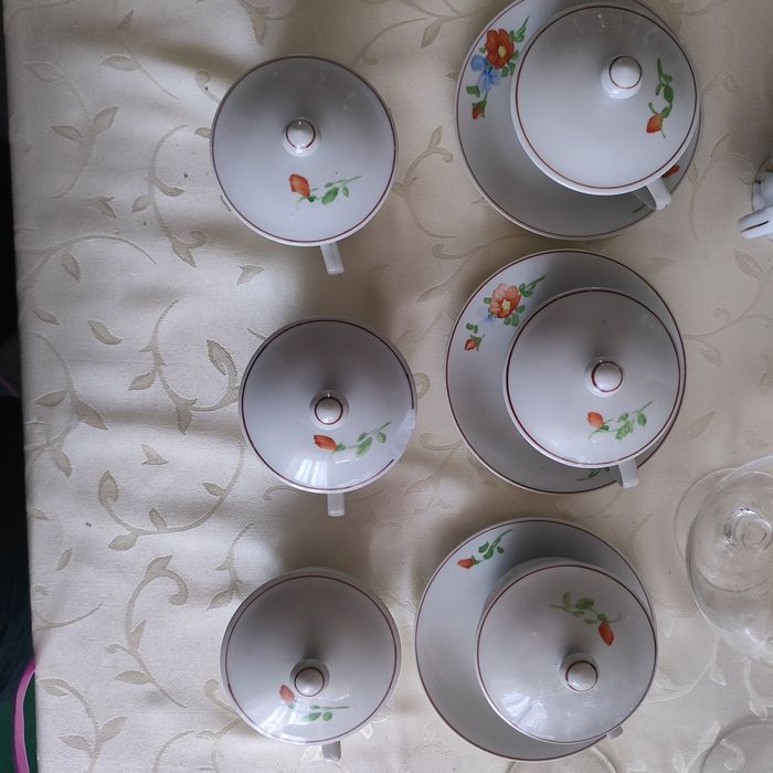 Bulionówki z pokrywkami – porcelana Made in DPR (NRD) – 6 szt.