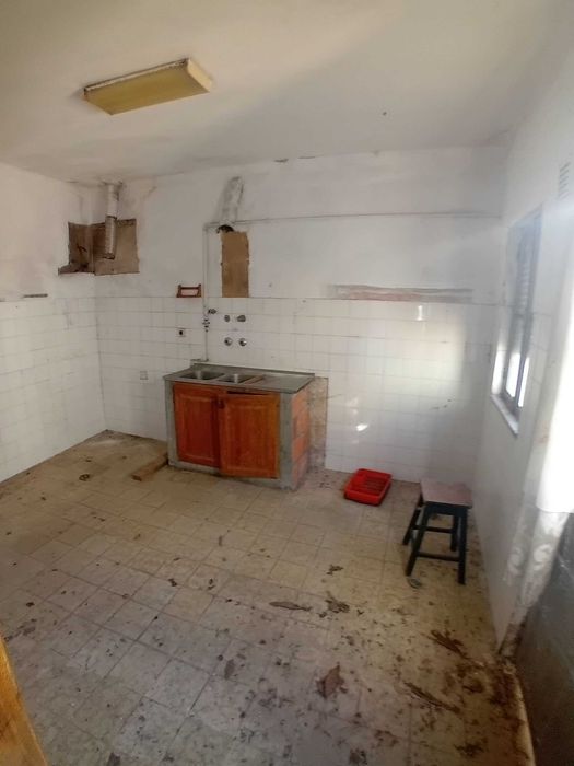 2 moradias mais 900m2 de terreno em São Martinho do Bispo