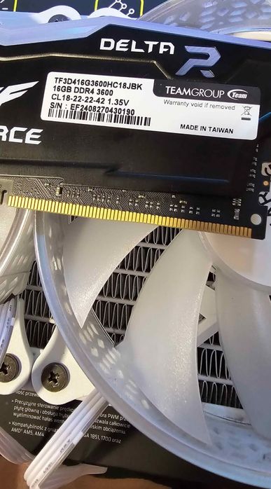 Memoria ram 16gb ddr4 3600 rgb

Esta em otimo estado. Usada apenas 1 a