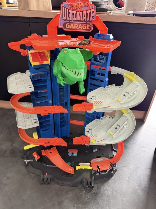 Garaż hot wheels ultimate  t-rex stan idealny