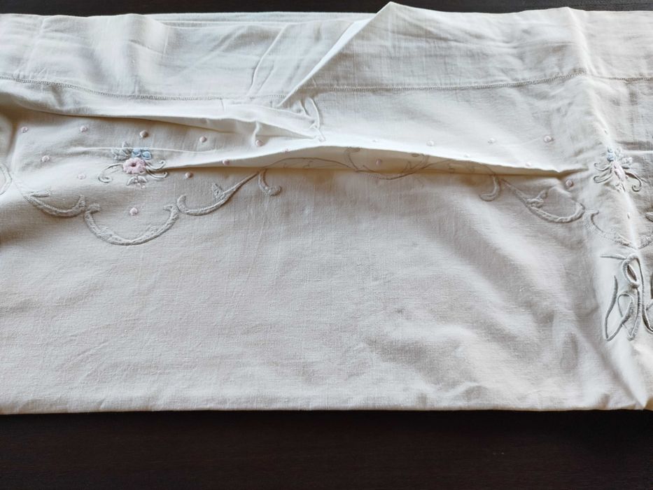 Lençol com duas almofadas