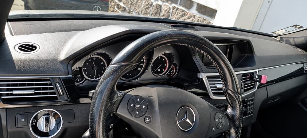 Mercedes-Benz E250 — photo 4