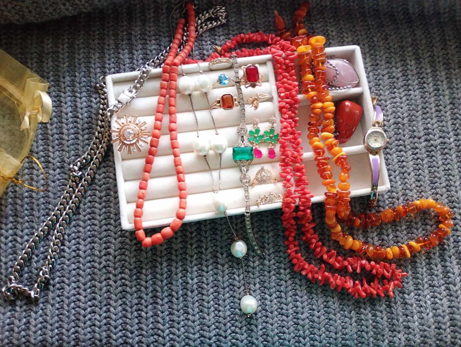 Біжутерія прикраси вінтаж та сучасні