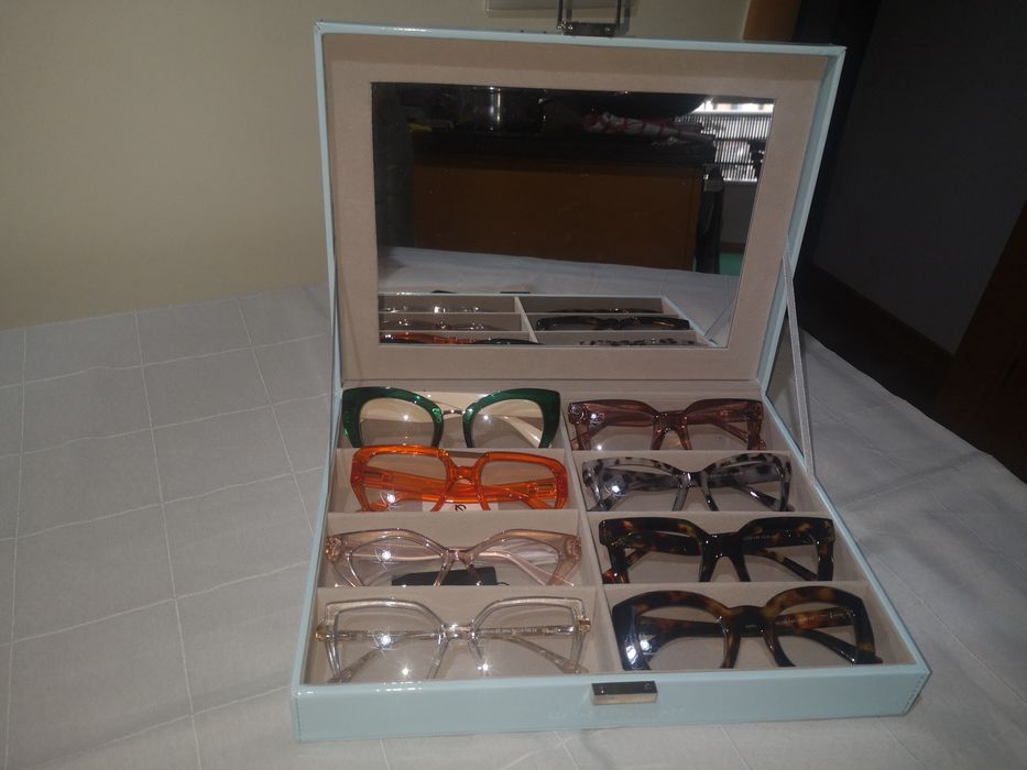 Vendo óculos diversos modelos e cores