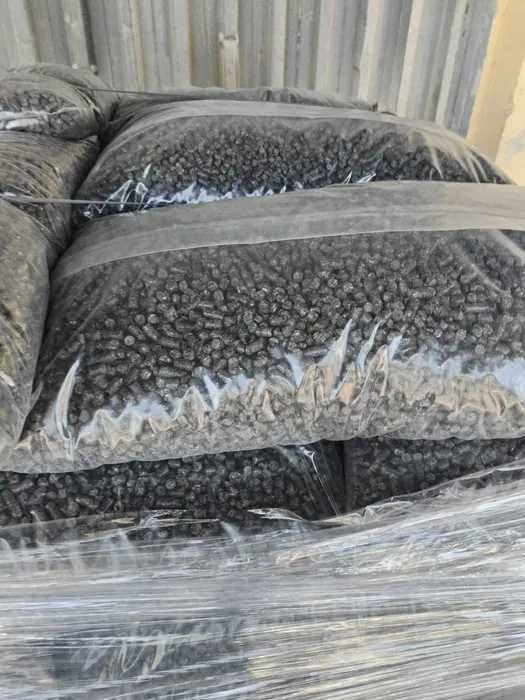 Pellet z łuski słonecznika workowany