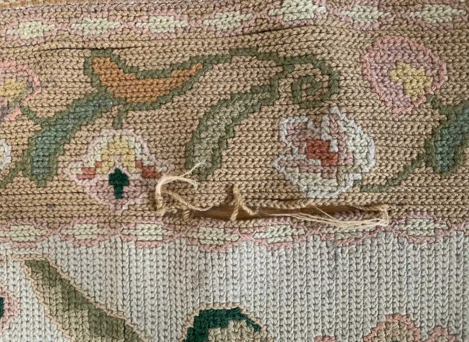 Carpete de Arraiolos, genuína, com 300 cm por 200 cm