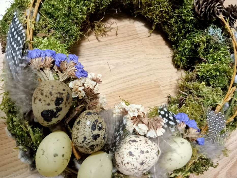Naturalne wianki, dekoracje na cmentarz