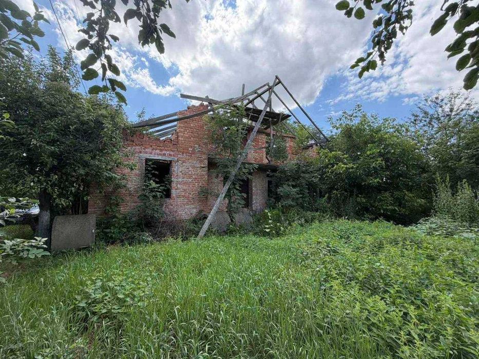 Земельна ділянка с. Микитинці із незавершеним будівництвом