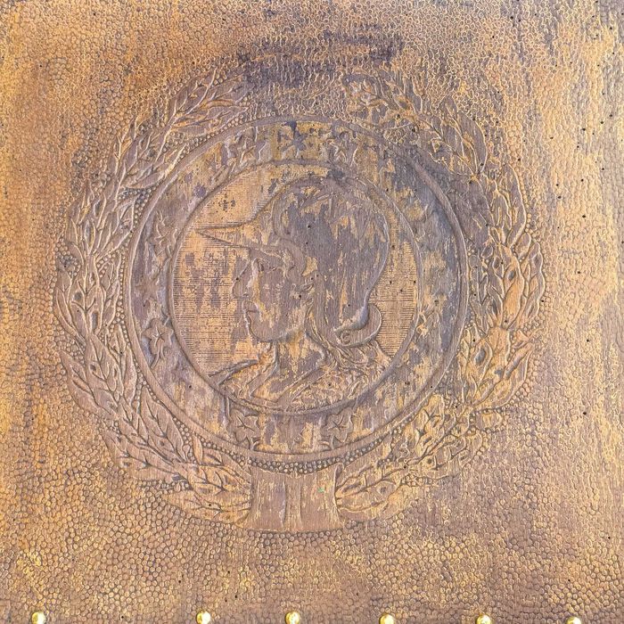 Cadeirão Antigo Braço Madeira Talhada com Assento Decorado