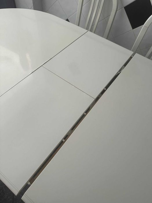 Mesa com 6 cadeiras cor branco