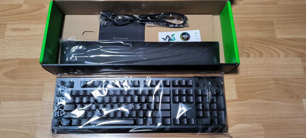Razer BlackWidow V4 Green Switch | Gwarancja | Jak nowa nieużywana.