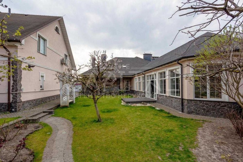 Продаж Комплекс з двох будинків з басейном Київ Осокорки