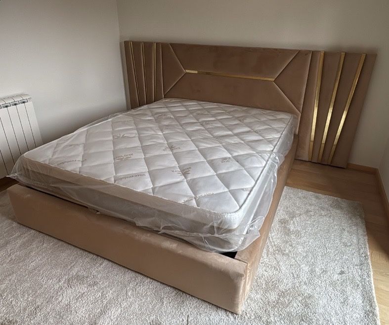 CAMA VELUDO DOURADO NOVA COM COLCHAO E ESTRADO