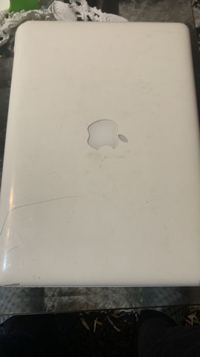 Apple Macbook 13" Core 2 Duo 2.4Ghz 4GB 250GB Branco Unibody 2010