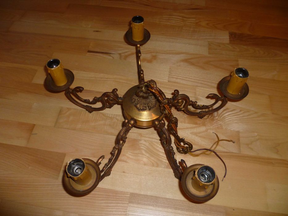 Żyrandol mosiężny