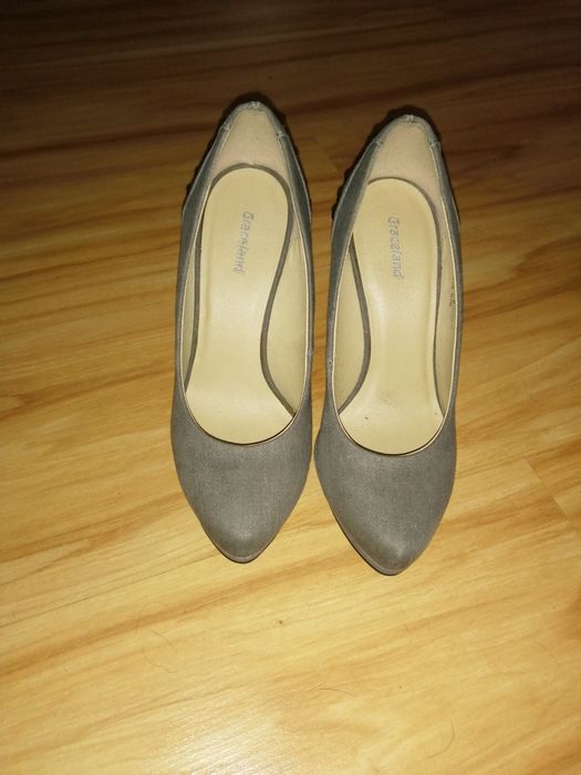 Sprzedam Buty na obcasie rozmiar 35