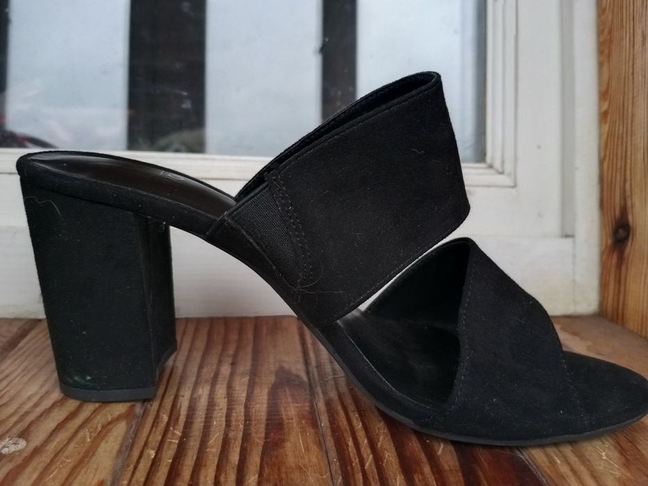 Шльопанці на підборах 40 р