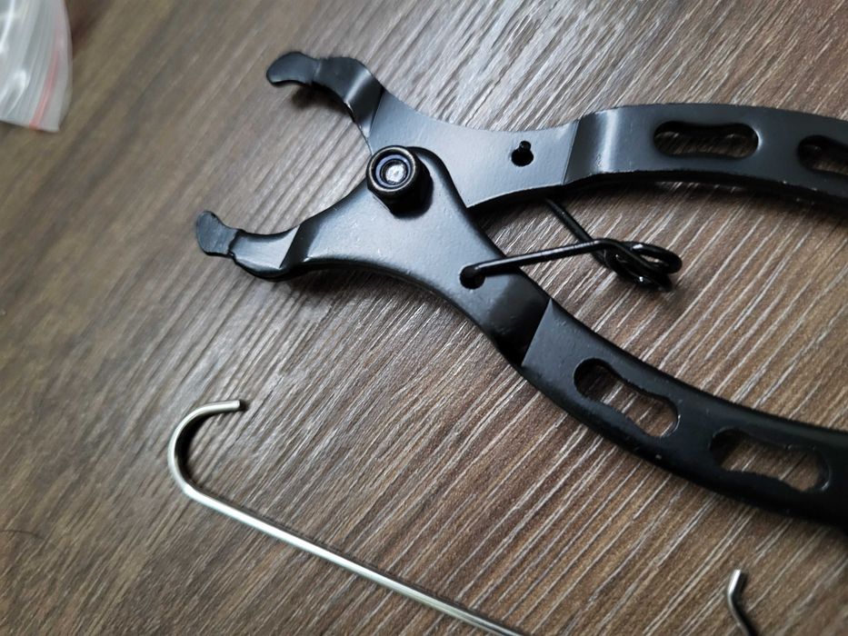 Szczypce do rozpinania spinek