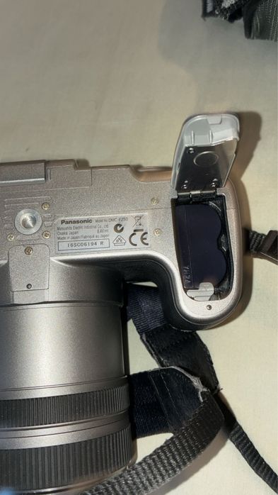 Máquina Fotografica Panasonic LUMIX DCM FZ-250