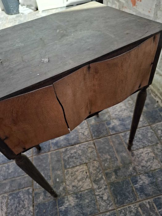 Mesinha de cabeceira  para restaurar