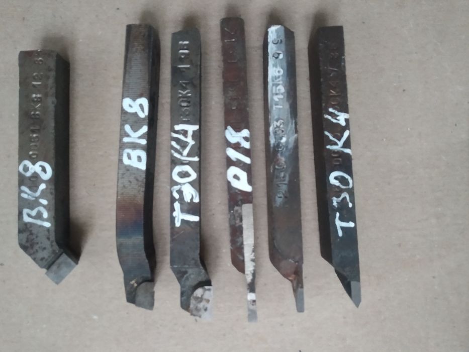 Продам резцы токарные.