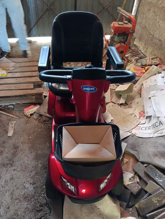 Scooter de mobilidade invacare leo