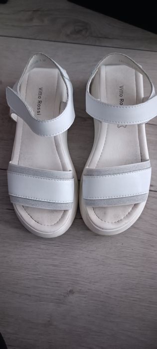 Шкіряні босоніжки 37 розміру