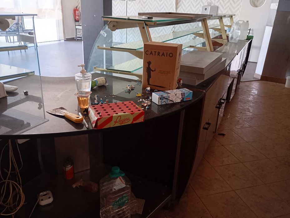 Vitrines refrigeradas e normais