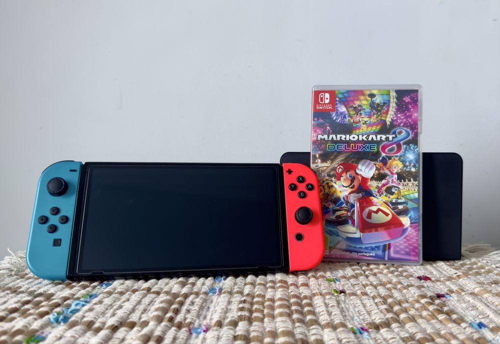 Nintendo Switch OLED + Mario Kart 8 Deluxe